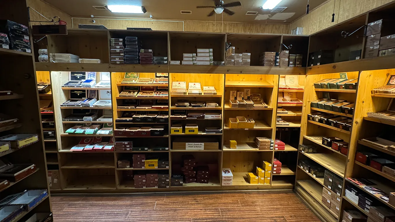 Monte's premium cigar humidor