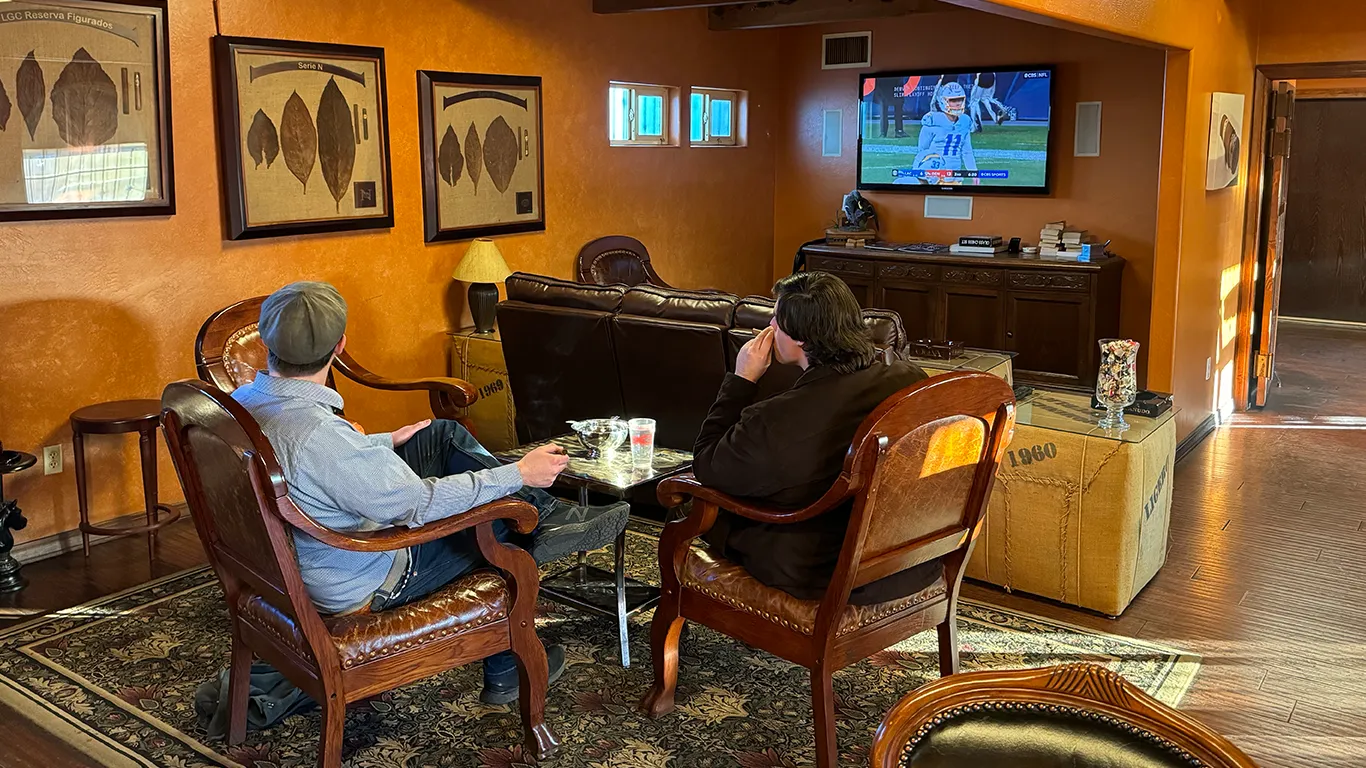 Monte's Lounge